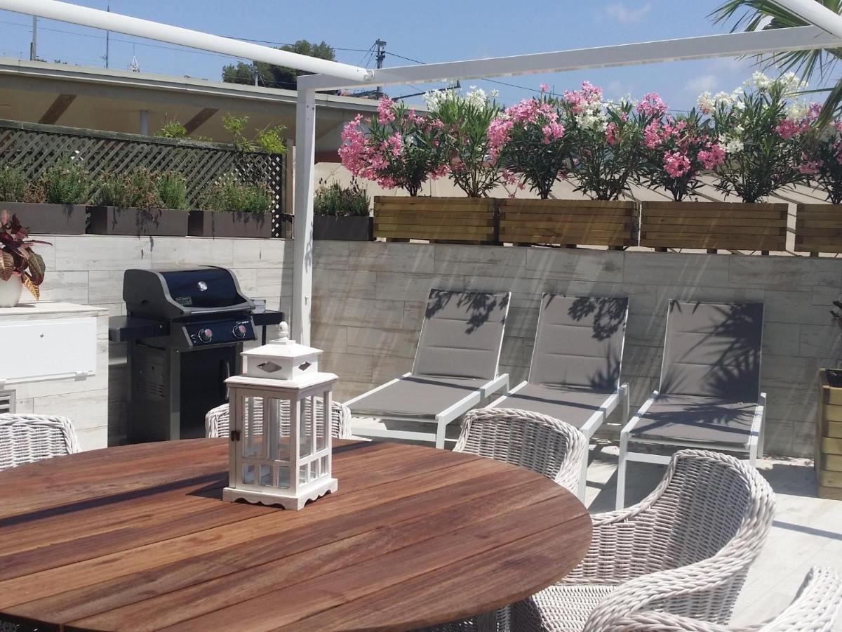 Lägenhet Spaces Mediterranean 4 Bedroom, 4 Bathroom, Huge Terrace, Jacuzzi- Sleeps 9