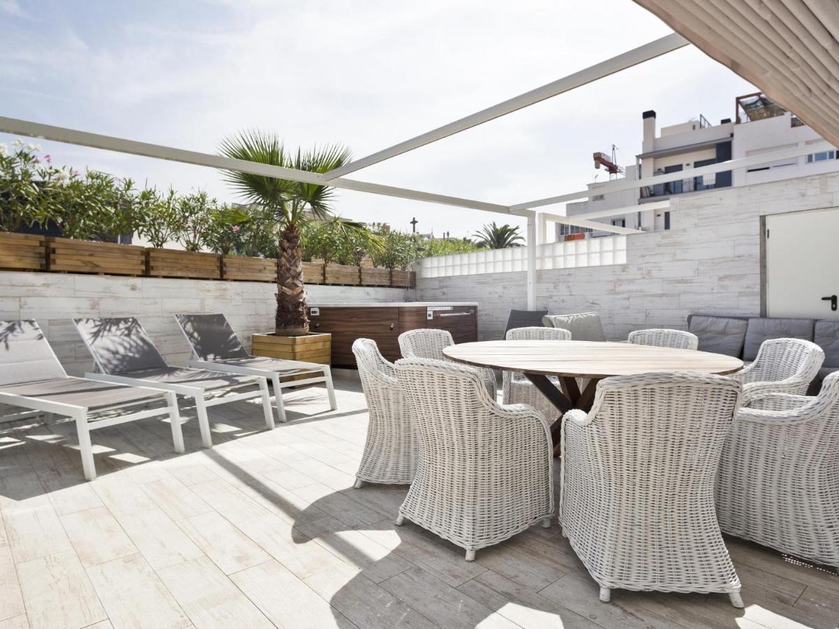 Lägenhet Spaces Mediterranean 4 Bedroom, 4 Bathroom, Huge Terrace, Jacuzzi- Sleeps 9 *