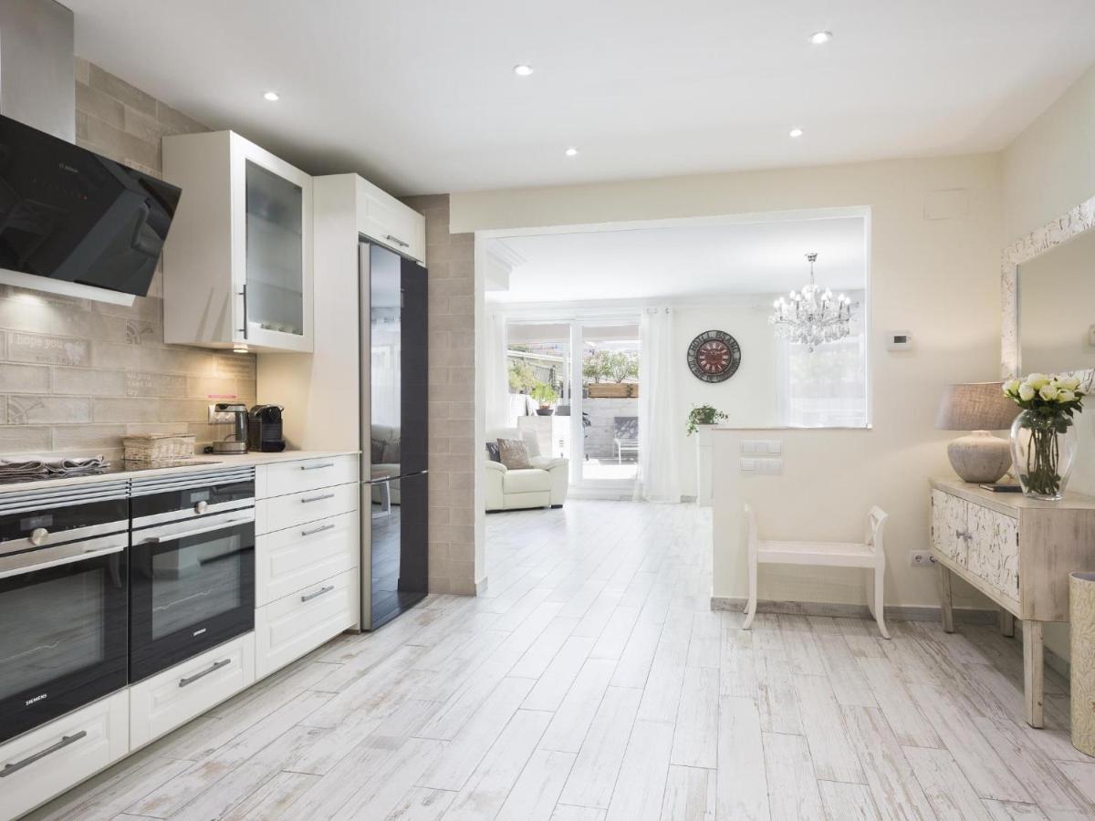 Lägenhet Spaces Mediterranean 4 Bedroom, 4 Bathroom, Huge Terrace, Jacuzzi- Sleeps 9